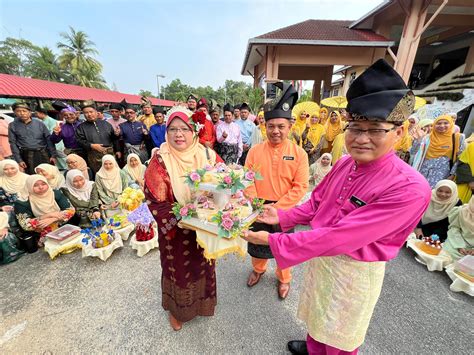 Ibu Bapa Sumbang Bekas Pulut Semangat Meriahkan Hari Guru Smk Sri Aman