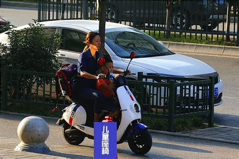 电动车、三轮车、摩托车上路，除戴头盔外，还要知道这“五禁”