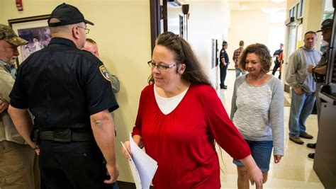 Kim Davis Prepared To Return To Jail Over Licenses