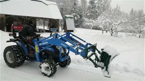 Solis 26 Snow removal - YouTube