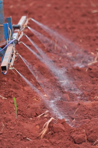 Pulverizador De Tractor Para La Agricultura Foto Premium