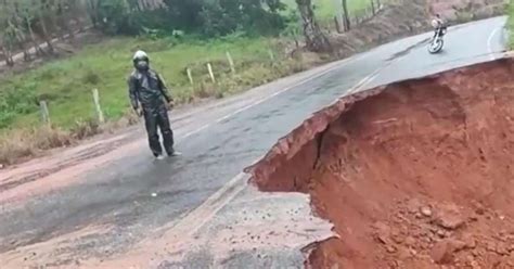 Chuvas Intensas Provocam Abertura De Cratera Em Rodovia No Extremo Sul