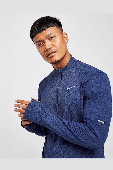 Weich Geschmeidig Und Noch Wärmer Das Nike Dri Fit Oberteil Sorgt Für