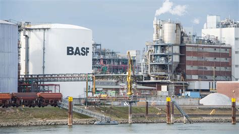 Produktaustritt Bei Basf Kilogramm Chemikalien In Den Rhein Gelangt