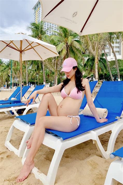Khoe bụng bầu và hình ảnh mặc bikini nóng bỏng bà bầu Diệp Lâm Anh bất ngờ bị soi ra một chi