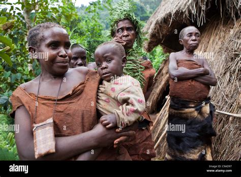 Bwindi National Park Batwa Hi Res Stock Photography And Images Alamy