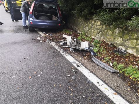 Schianto E Incendio Sulla Flaminia Fra Terni E Spoleto Ferito Un