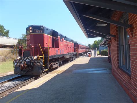 1280x720 Wallpaper Red And Black Train Peakpx