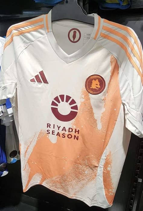 FOTO Spunta La Seconda Maglia 2024 25 Bianca Con Dettagli Arancioni