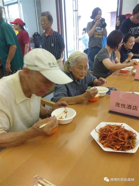 爷爷奶奶有口福了 虹口为这家社区食堂聘请五星级酒店中外名厨掌勺 周到上海