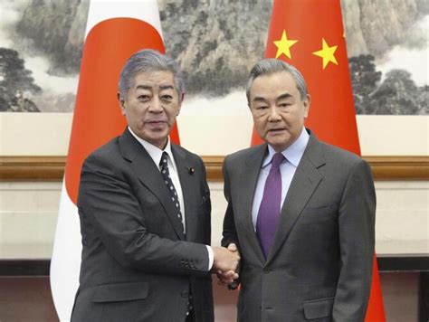 Japan Foreign Minister Iwaya Meets Chinese Premier In Beijingarab News