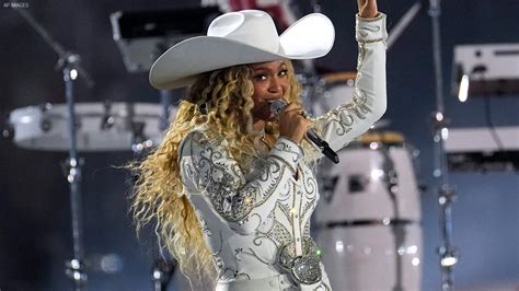 Beyoncé performs 'Cowboy Carter' during NFL Christmas Day halftime show ...