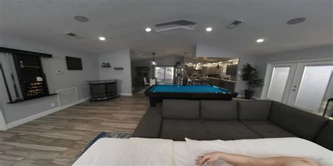 Hot Busty Babe Wants Dick Gia Ohmy