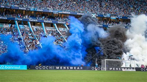 Geral do Grêmio no Japão Torcida de time asiático é idêntica a do tricolor