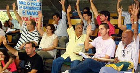 G1 Professores da UFMT decidem manter greve por reestruturação da