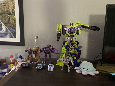 Living in a hotel for the next few months. Got some bots to keep me