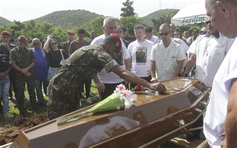 homenagens dor e revolta corpo de paraquedista morto por PM é