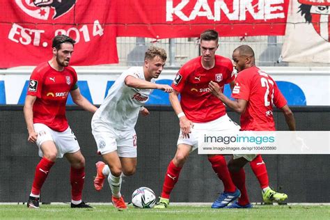 Fiete Arp Holstein Kiel 20 Vs Jonas Nietfeld Hallescher FC Halle 33