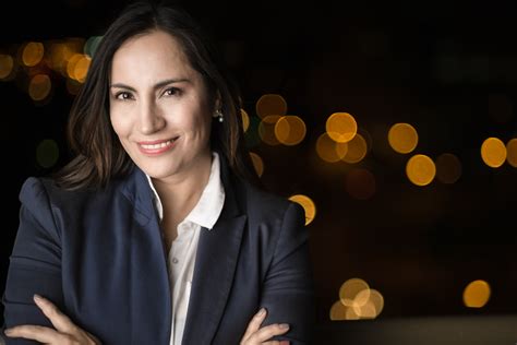 Ella es Joanna Prieto una latina que asesora a Arabia Saudita en su política pública de género