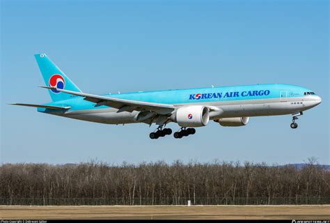 HL8046 Korean Air Boeing 777 FB5 Photo by Debreceni Gábor ID 1054122