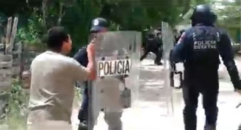 Batalla Campal Entre Pobladores Y Polic As Durante Desalojo De Zona