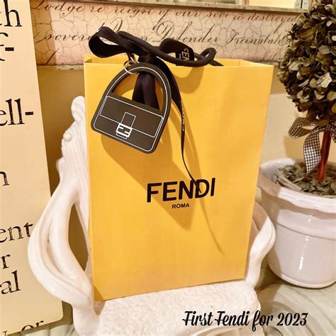 Ghim của Mercedita Noland trên Mercy and Fendi