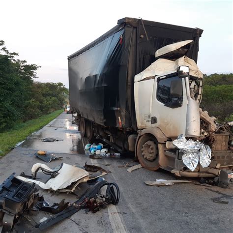 Acidente Entre Caminhões Deixa Motorista Morto Na Br 262 Entre Nova