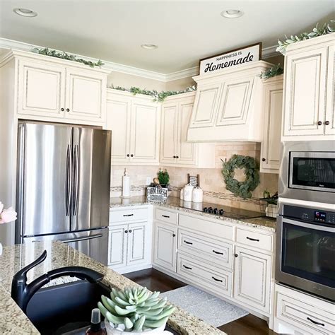 35+ Timeless Antique White Kitchen Cabinets You Will Fall in Love With ...