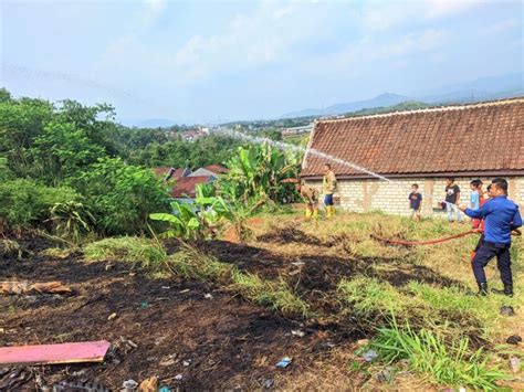 Lahan Gambut Terbakar Nyaris Hanguskan Rumah Warta Parahyangan