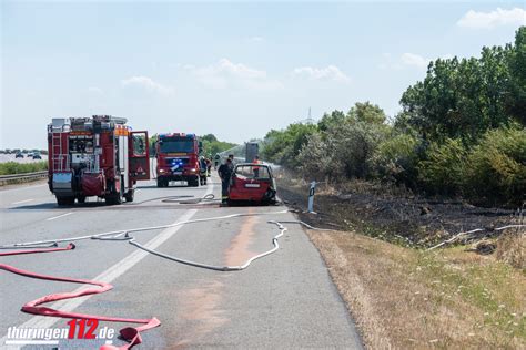 PKW brennt Flammen greifen bei Weimar auf Böschung über thüringen112