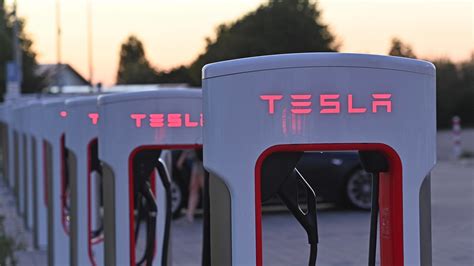 Kahlschlag Bei Tesla Elon Musk Zieht Superchargern Den Stecker