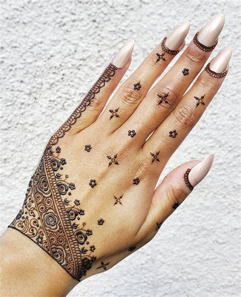 35 Beautiful Henna Design Ideas Flower On Palm