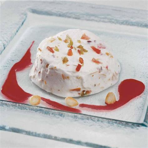 Nougat Glacé Aux Fruits Confits Et Coulis De Fruits Rouges