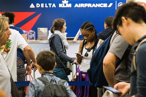 Delta Air Lines' on-time crown at risk as back-to-back shutdowns spread