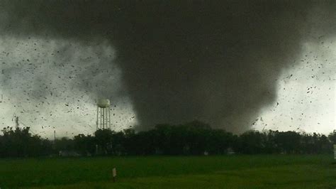 Extreme Tornadoes Caught On Camera Youtube