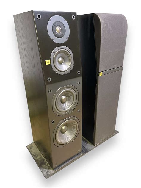 Lot 11 - JBL L5 FLOORSTANDING SPEAKERS.