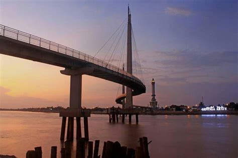 daya tarik  keindahan jembatan gentala arasy  jambi