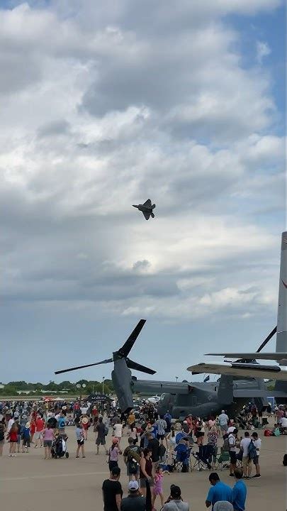 F 22 Raptor Demo Team Maneuverability Airventure Oshkosh Airshow 2023 F22 F22raptor Airshow