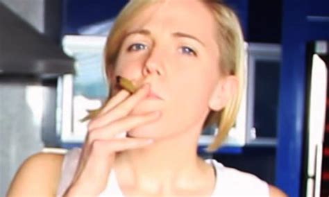 Hannah Hart Says Smoking Weed Isnt All That Bad Superfame