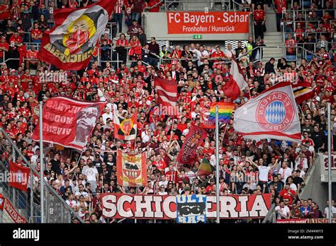 Fan block FC Bayern Munich FCB, fans, fan curve, flags, flags, PreZero ...