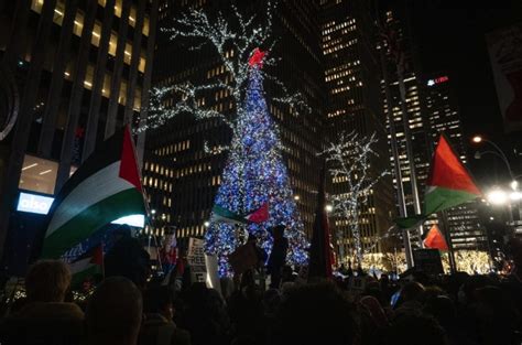 Pair of swastikas spotted at pro-Palestinian rally at NYC Christmas ...