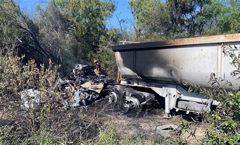 Choque entre tractocamión y auto provoca incendio y deja un muerto en