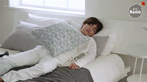 V Being Sleeping Beauty Bts 방탄소년단 Youtube