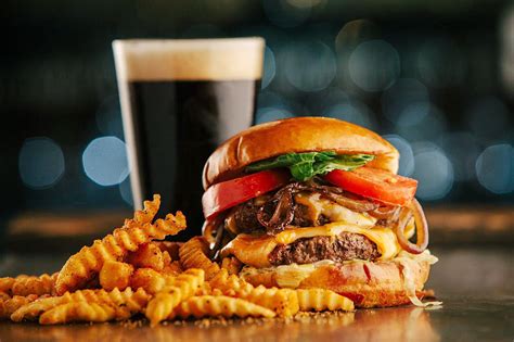 Brooks Burgers | South Coast SLO County | American, Sandwiches | Dining & Drinking