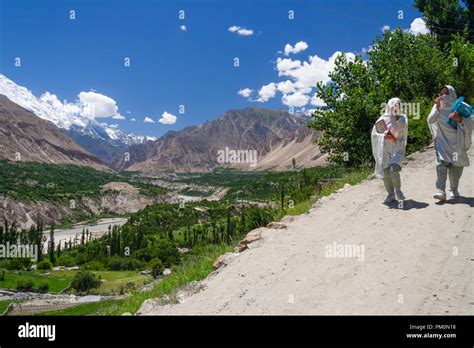 Gilgit Pakistan People Hi Res Stock Photography And Images Alamy