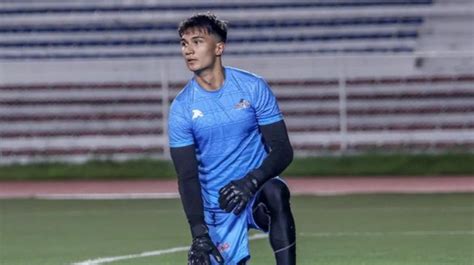 Kevin Ray Mendoza Resmi Jadi Kiper Persib Bandung Lihat Statistik