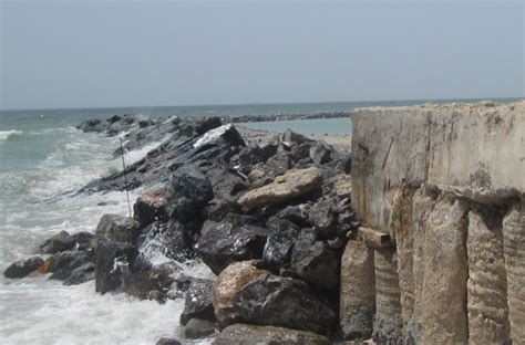 Advantages and Disadvantages of Seawalls (by Seawall Designers)