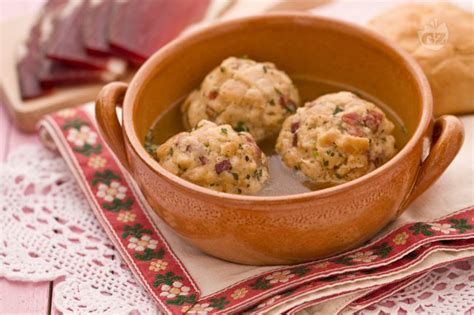 Ricetta Canederli alla Tirolese Knödel La Ricetta di GialloZafferano