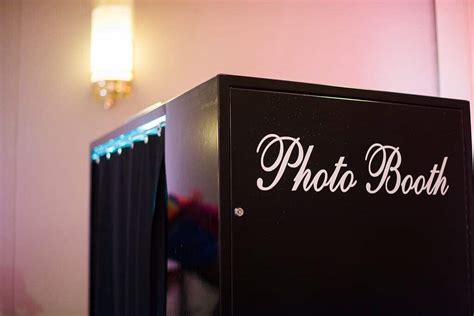 10+ Family Reunion Ideas (For the Best Photos Ever!) | Photobooth Rocks