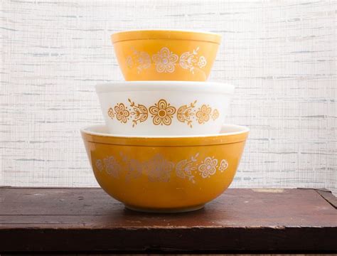 Pyrex Butterfly Gold Mixing Bowls In Harvest Gold